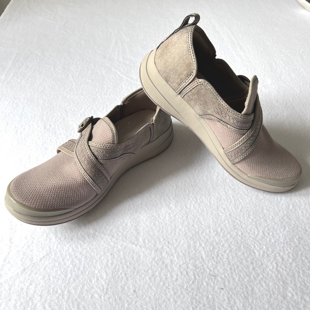 Bzees Slip On Shoes Sneakers Womens 7.5 Taupe Comfort Walking Buckle Casual
